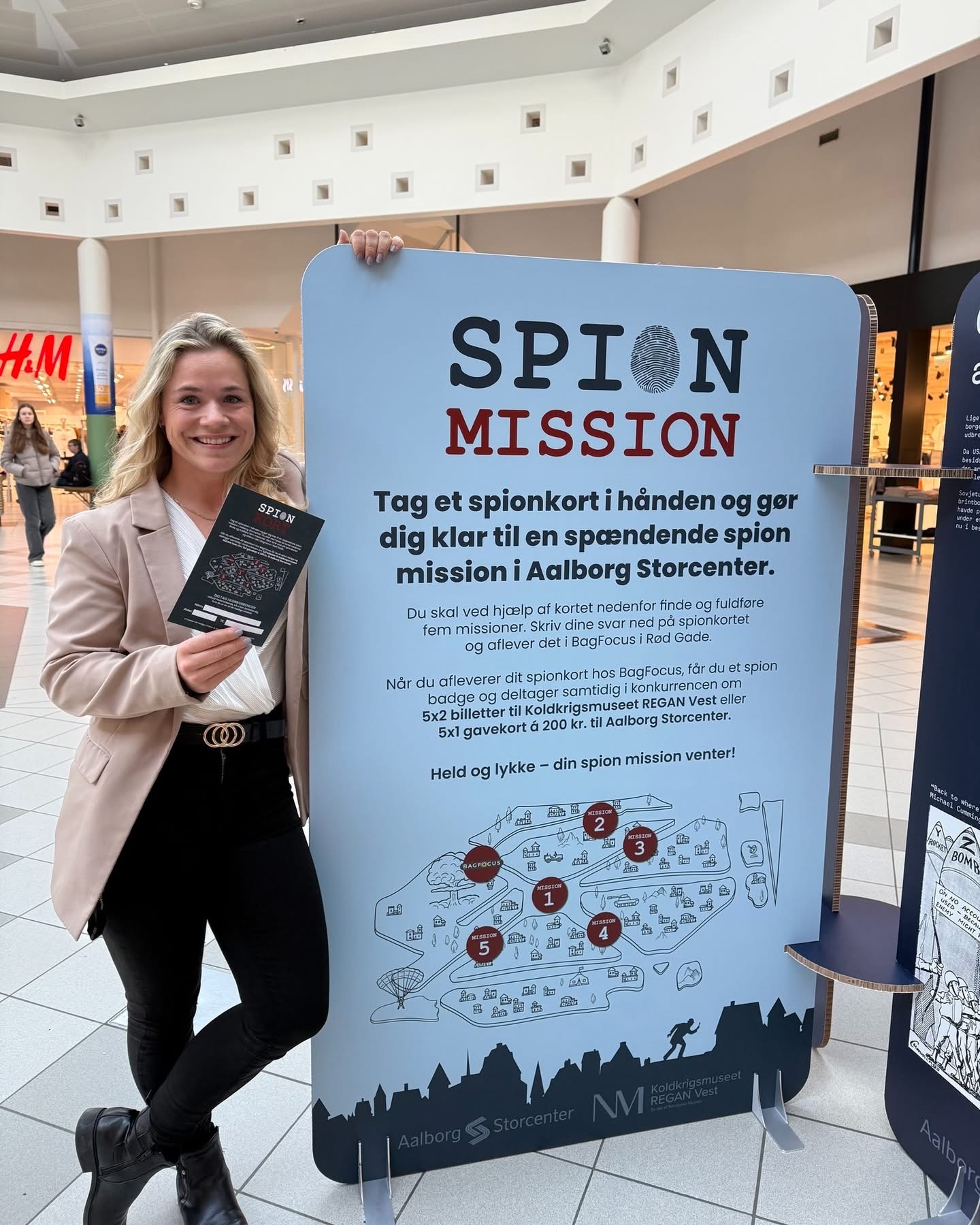 Stander til Spion Mission i centeret
