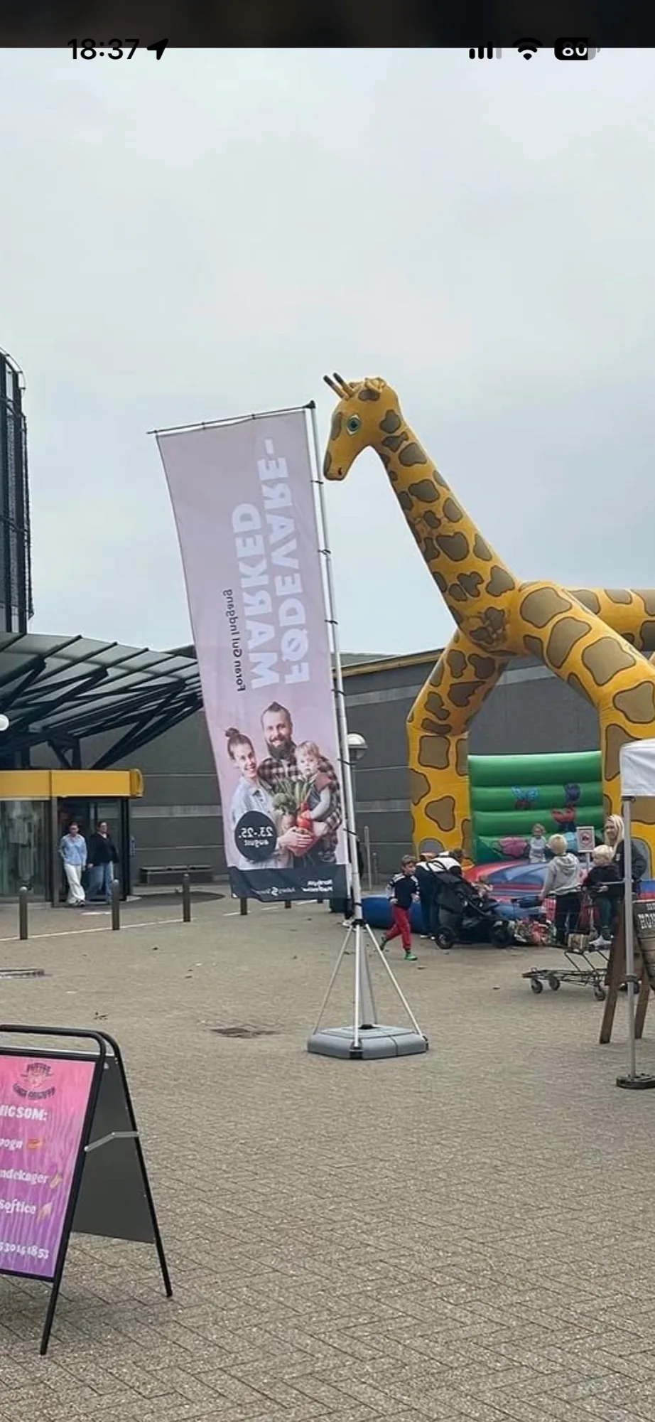 Beachflag for Nordjysk Madfestival foran centeret