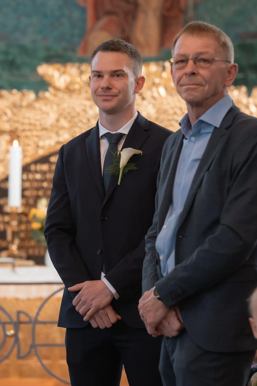 Gommen venter ved alteret